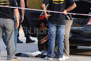 Fusilan a dos policías en un intento de robo a un camión blindado 