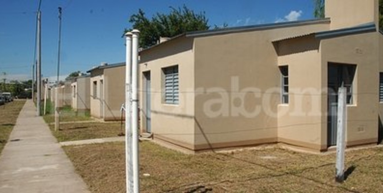 Completaron la entrega de 100 viviendas