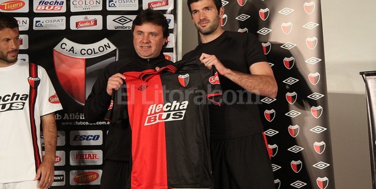 Colón presentó su nueva pilcha