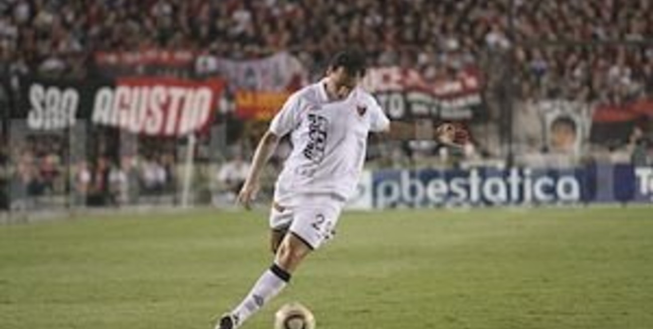 Alfredo Ramírez no podrá jugar en Colón hasta el 2012