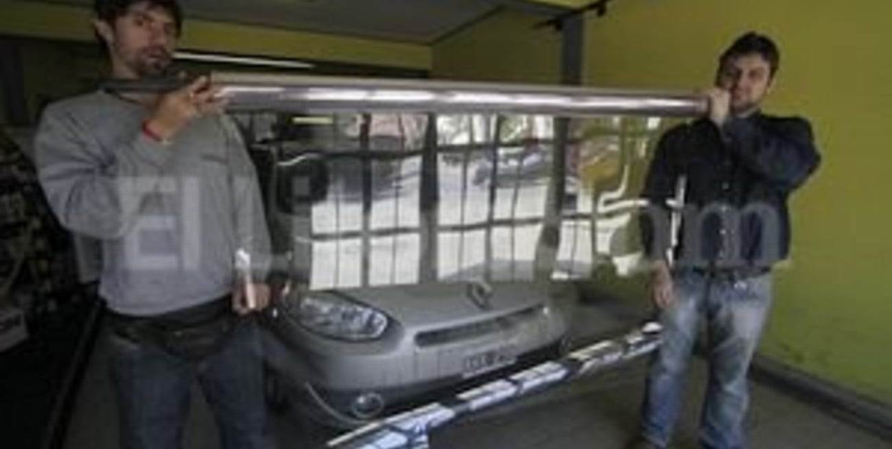 Láminas de seguridad para autos: se colocan el doble que en 2010