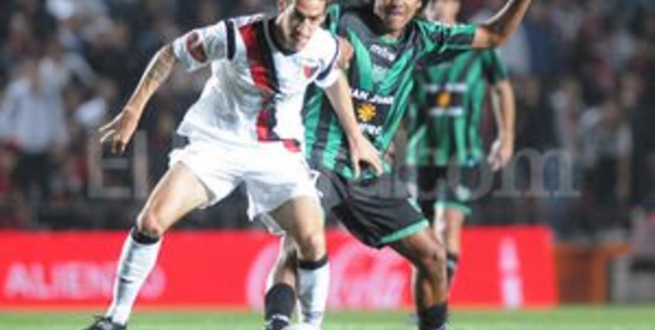 Moreno por adentro con Luque y Costa en el carril