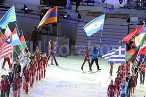 El taekwondista le agradeció a Luis Scola por cederle el honor de portar la insignia patria en la fiesta de clausura.
