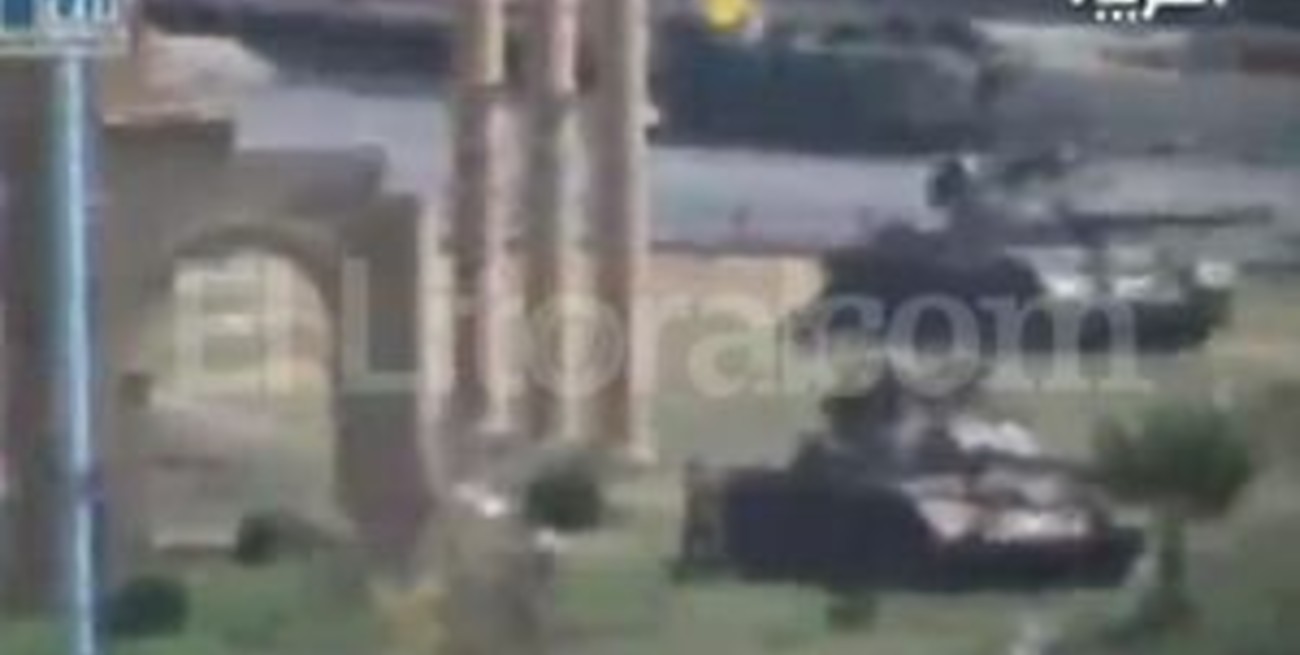 Tanques de guerra atacan una ciudad en el oeste de Siria