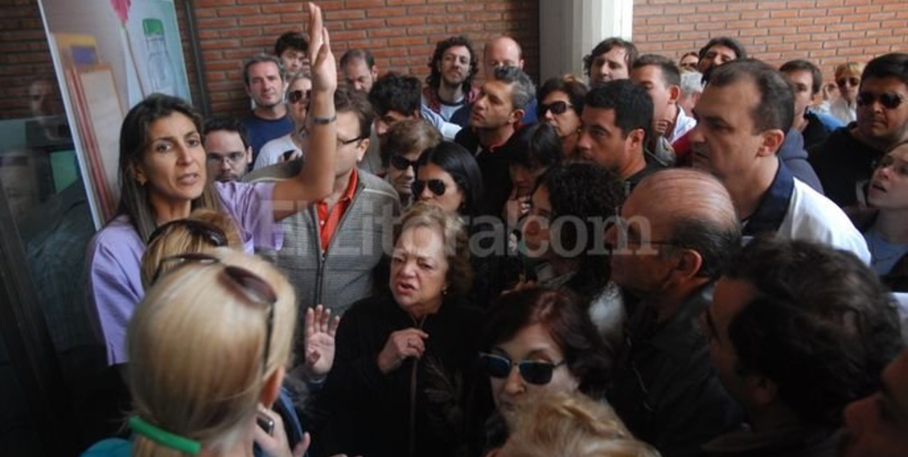 Ahorristas se manifestaron frente al ingreso del Macro