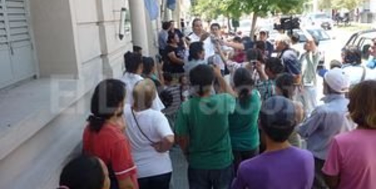 Marchan y piden justicia por la muerte de un peón rural