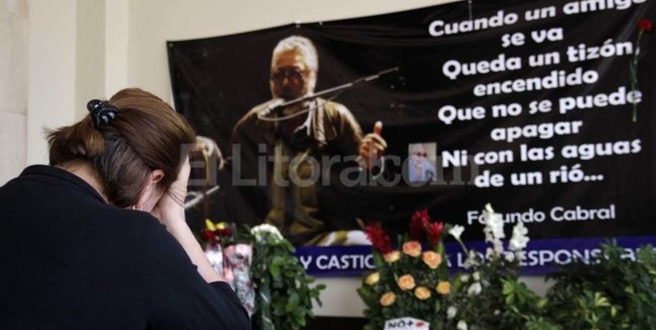 Trasladan los restos de Facundo Cabral