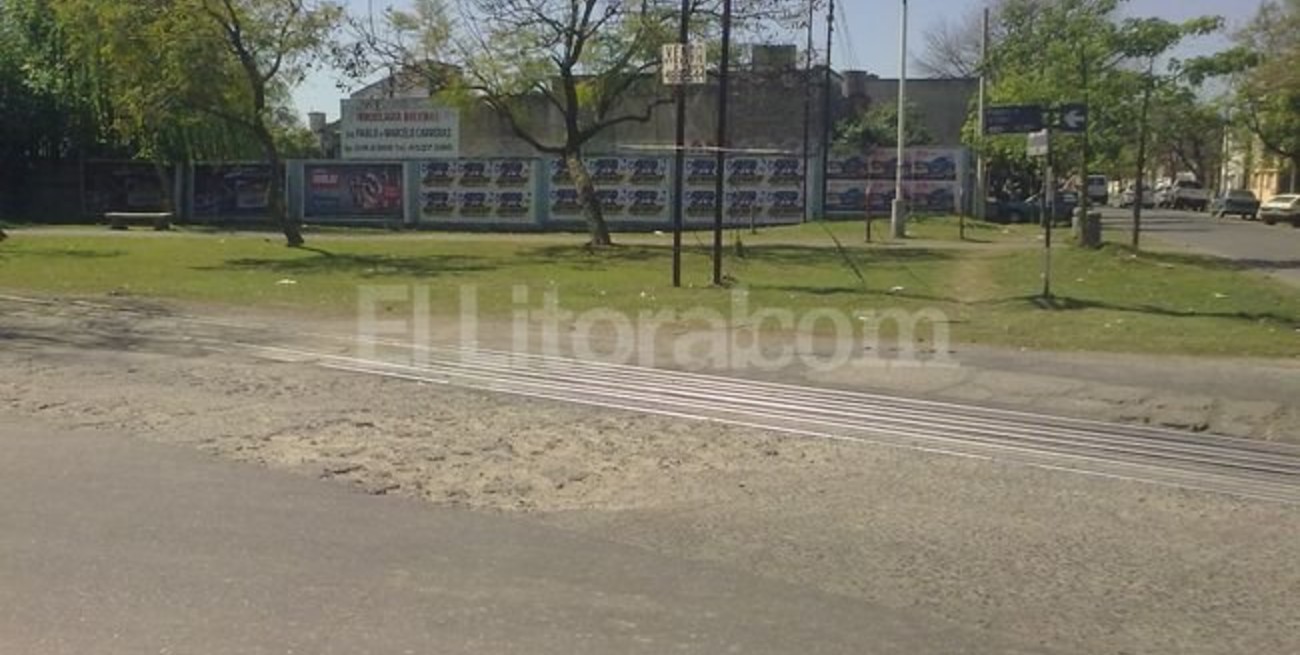 Quejas de conductores por el estado de un importante cruce sobre Pedro Vittori