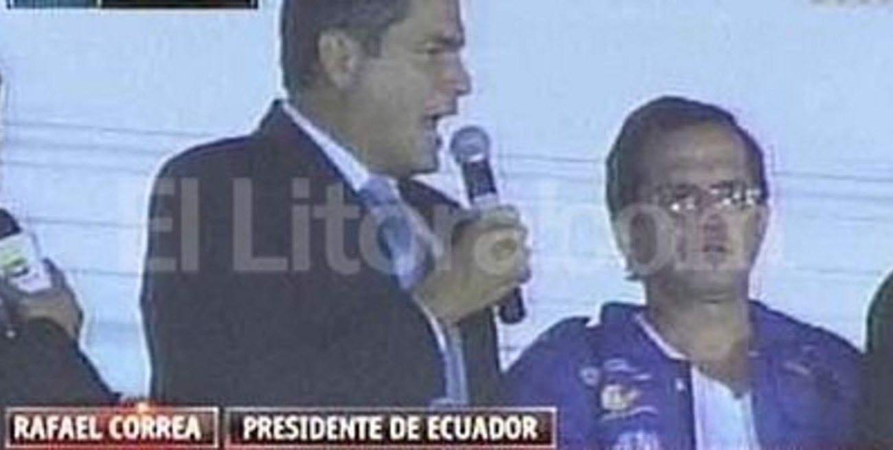 Militares rescataron al presidente Correa secuestrado por policías