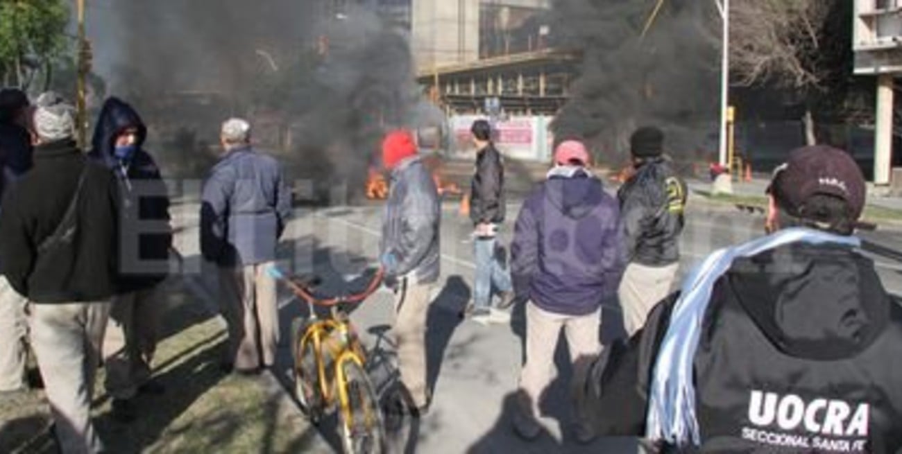 Por atrasos de la provincia echan a 150 obreros y paralizan el Cemafe