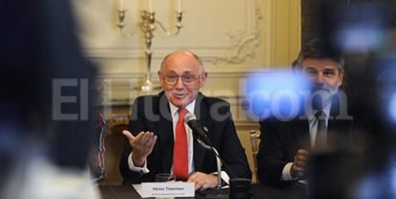 Según Timerman, Argentina quiere controlar Malvinas en "menos de 20 años"