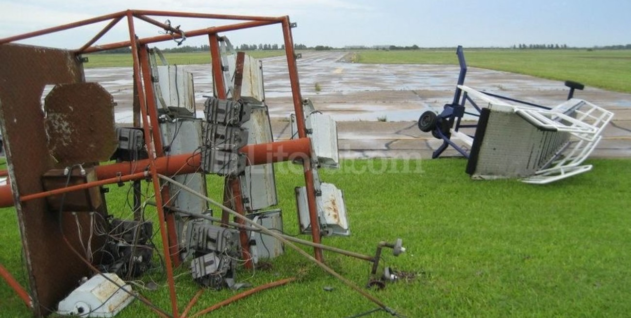 La tormenta provocó destrozos en el Aeropuerto de Sauce Viejo