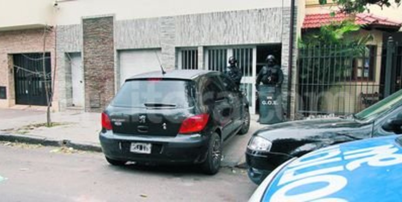 Ayer les encontraron drogas y un arma de guerra: ya están libres