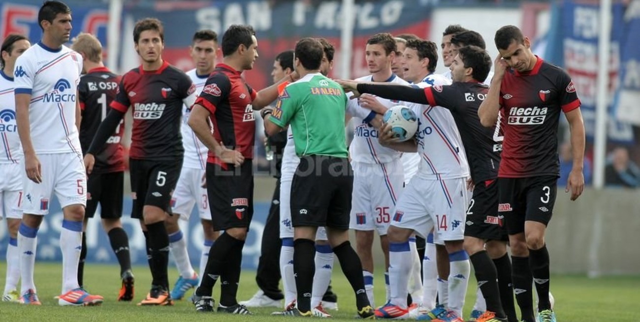 Colón, Forestello y sus jugadores no saben a qué juegan 