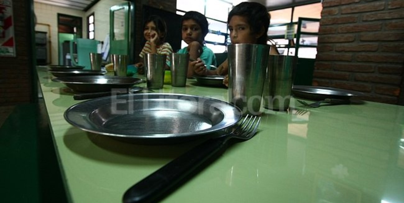 Comedores escolares necesitan $ 10 para alimentar a cada chico