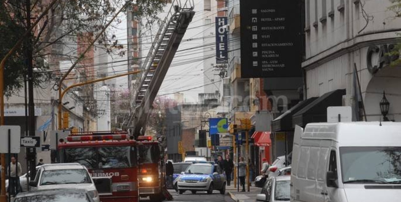 Incendio en el apart hotel del Castelar