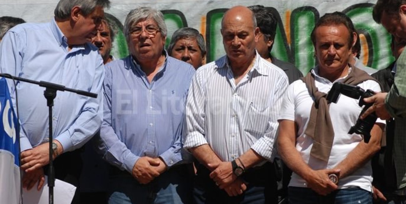 Acto sindical de Moyano con Del Sel en el palco