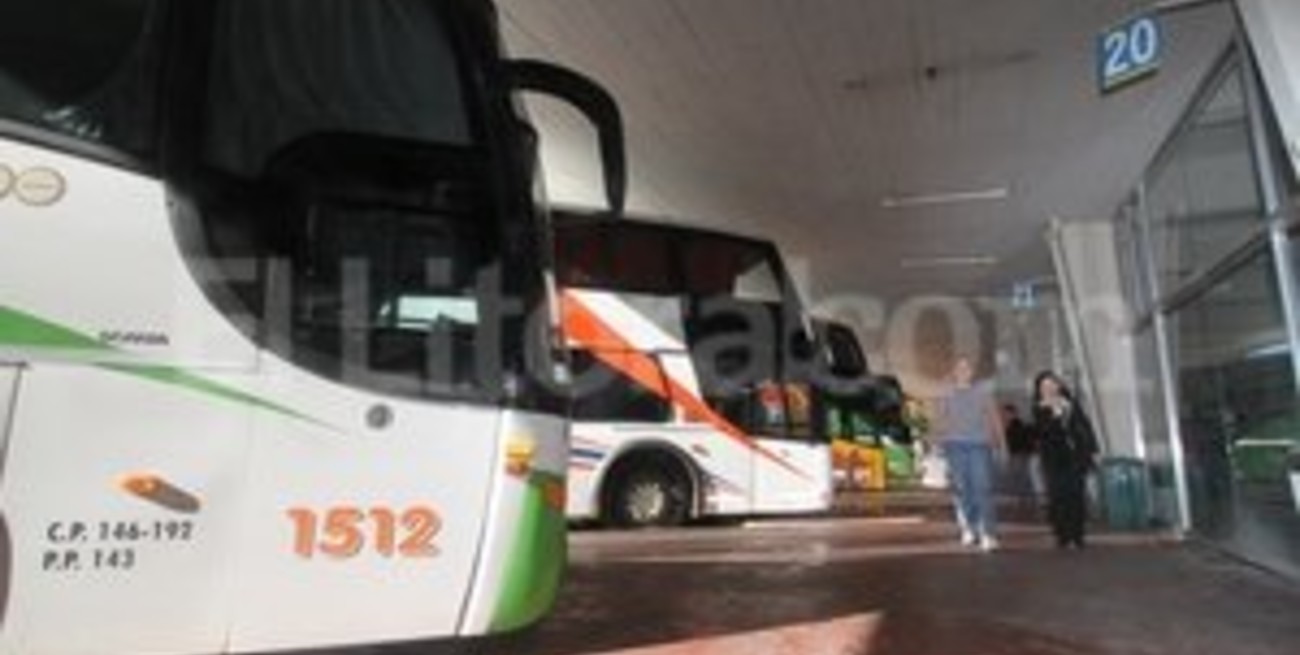 Se levantó el paro de colectivos de larga distancia