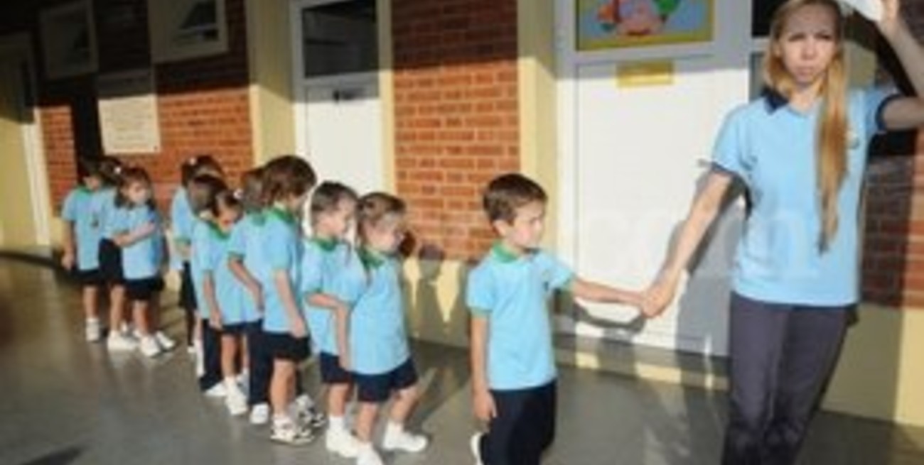 Los privados vuelven a clases, los docentes públicos siguen de paro