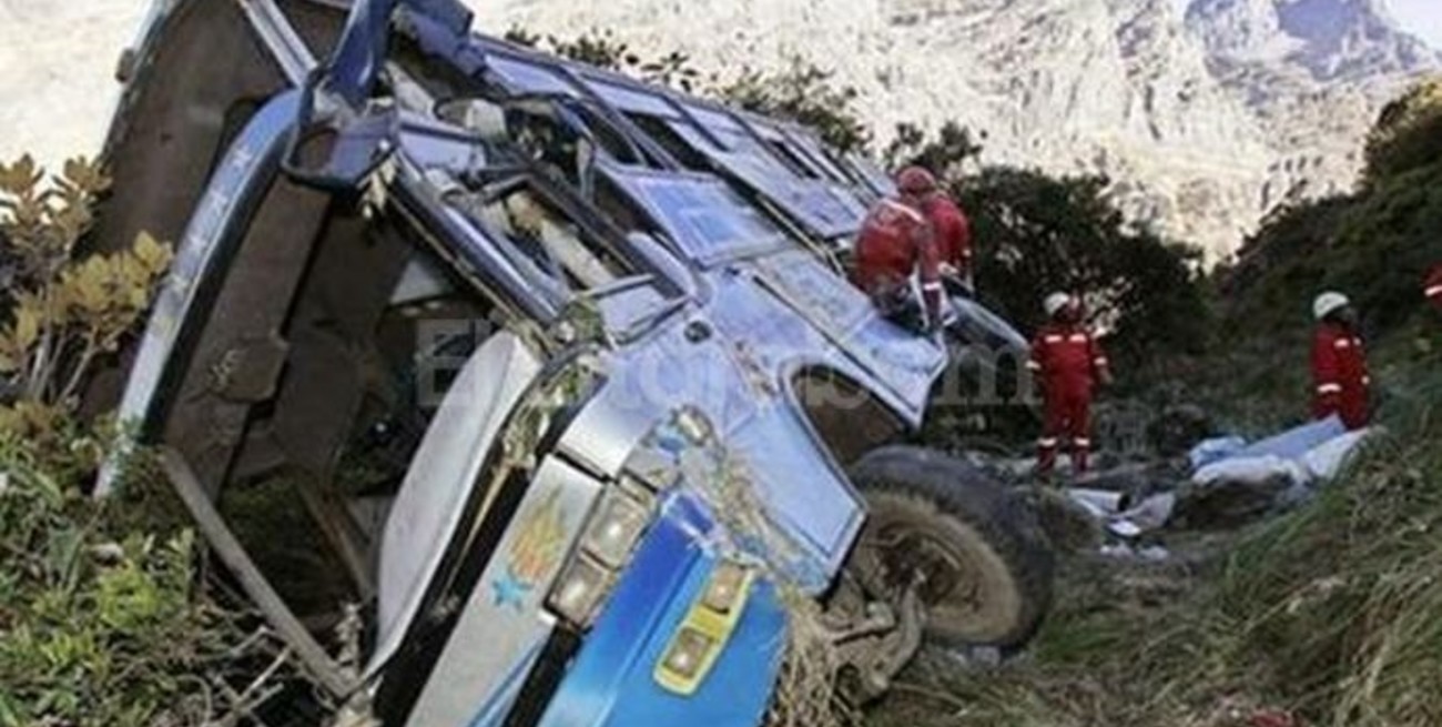 Ya son 10 los muertos y siete los desaparecidos por un accidente en Bolivia