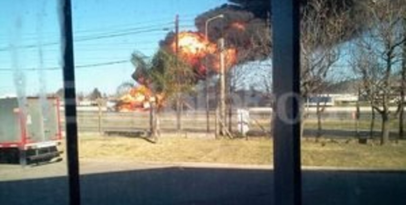 Ardió un camión cisterna con gasoil en Rosario