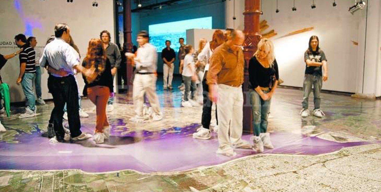 "La ciudad y el río" en exposición