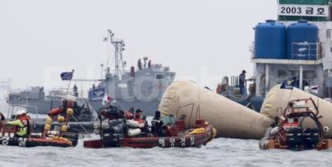 Corea: acusan de homicidio a la tripulación del ferry hundido