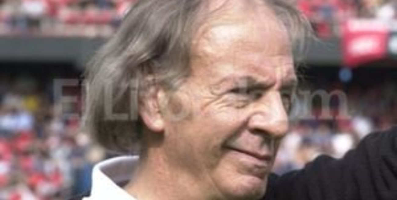 Colón se llena de fútbol con la llegada de César Luis Menotti