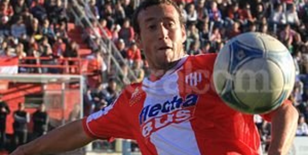 Unión entrenó bajo techo por la lluvia