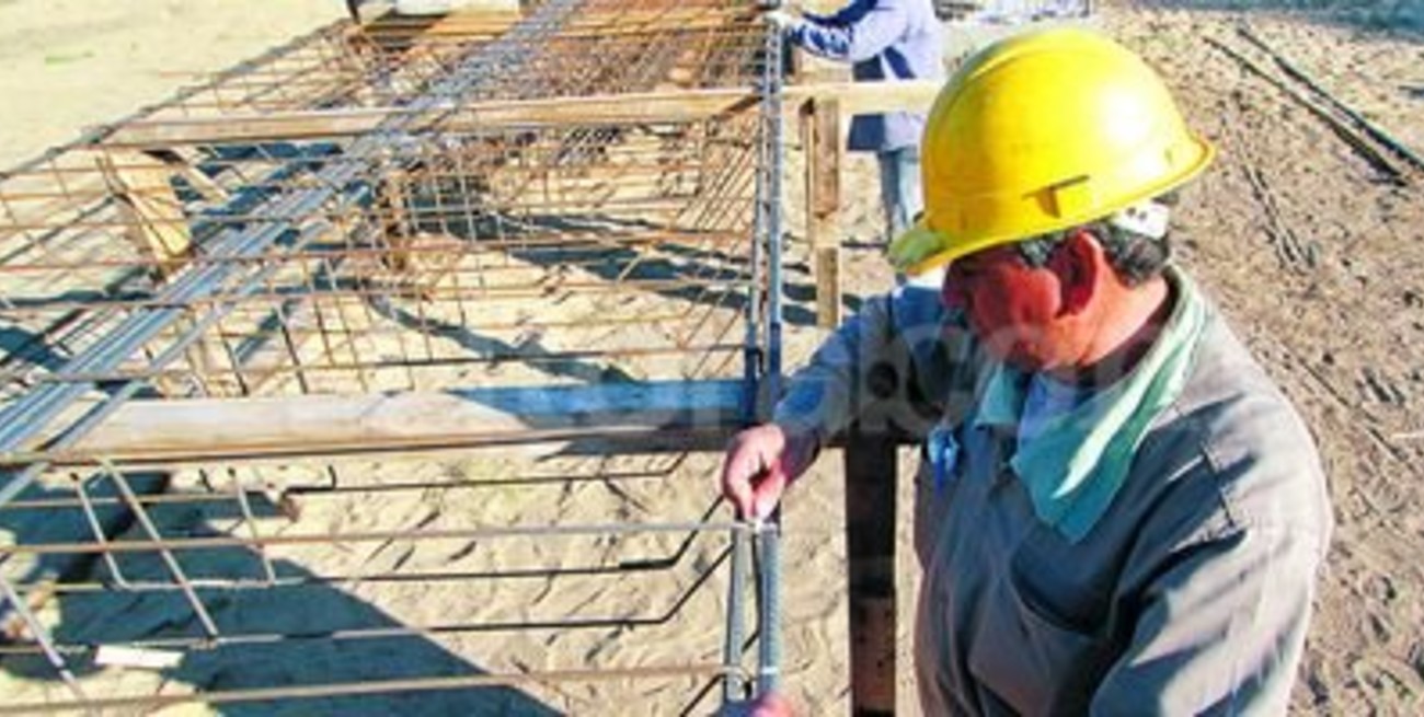 Avanza la construcción de los tres tótems en el Parque de la Constitución