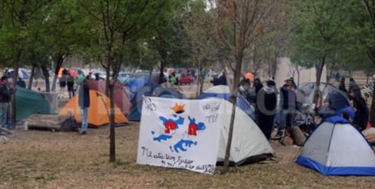 Unas 100 mil personas en la "misa" ricotera del Indio Solari en Mendoza