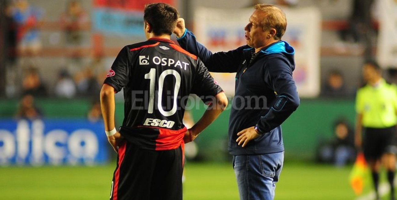 Sensini vuelve a buscar en Mugni la receta del fútbol