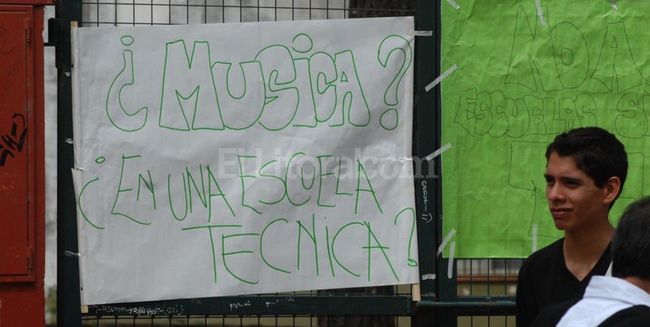 Siguen las tomas en colegios técnicos