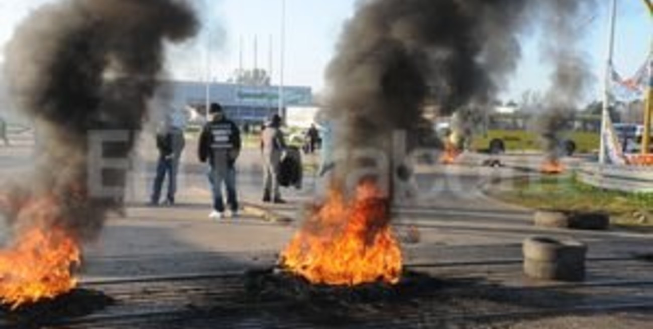 Bloquearon los accesos al aeropuerto y al Parque Industrial