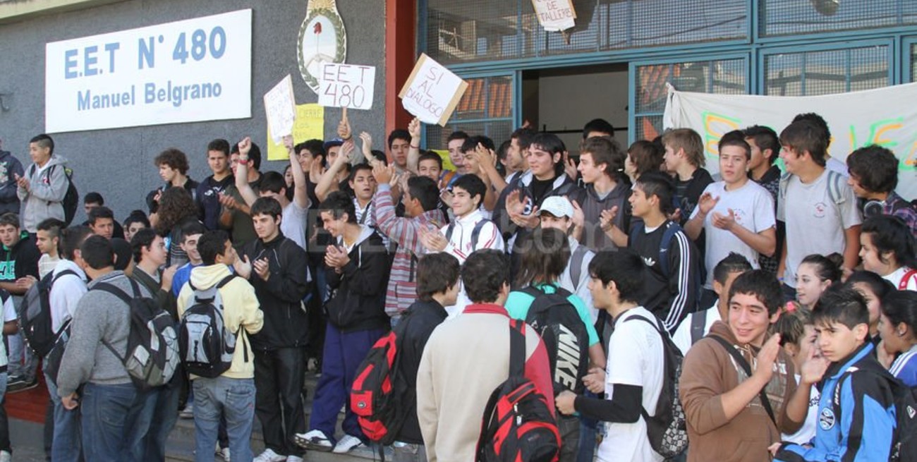 Tomaron la escuela Belgrano en defensa de los talleres