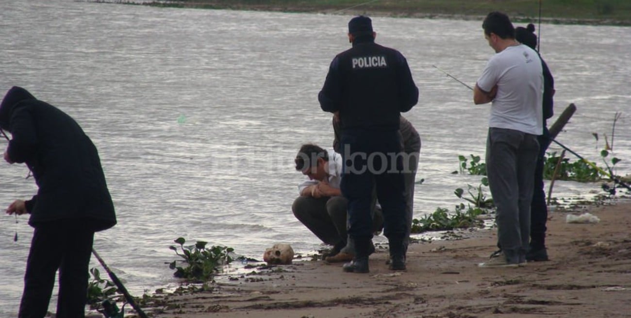 Un pescador enganchó un cráneo en el Arroyo Leyes
