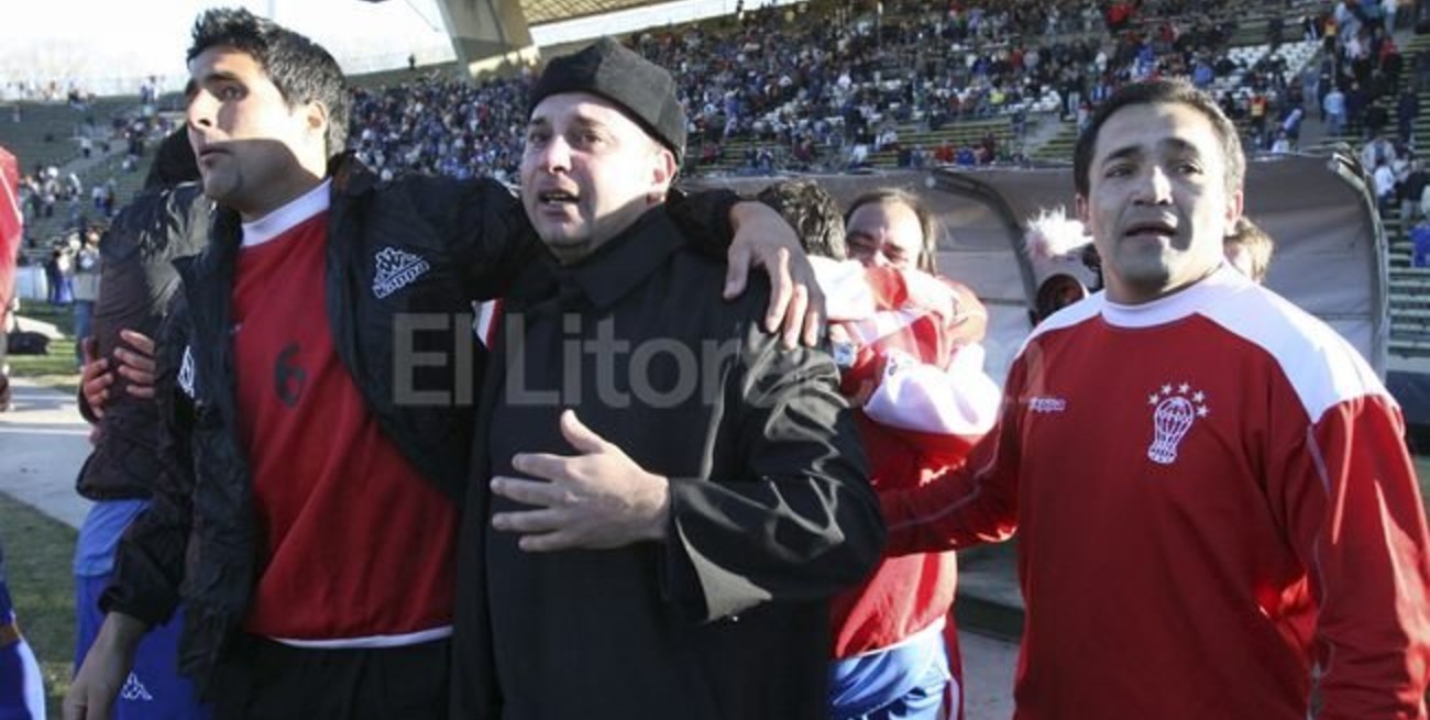 Otra "locura" de Mohamed: asume como DT de Huracán
