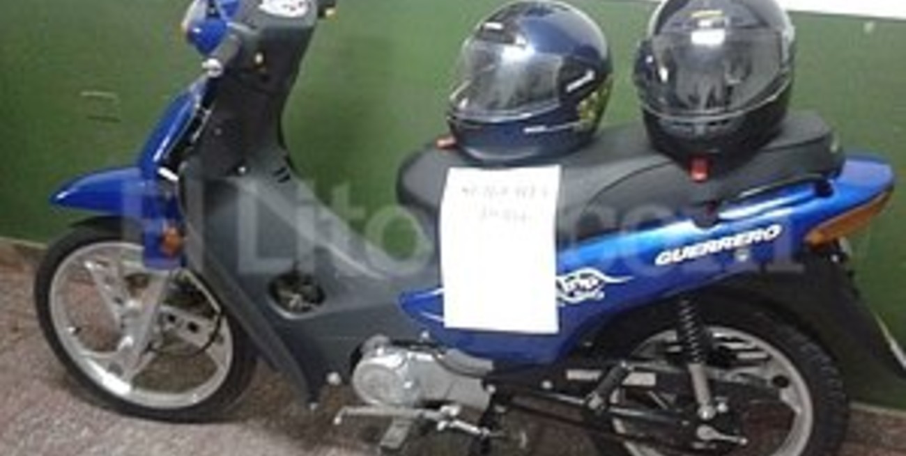 Dos detenidos y una moto recuperada