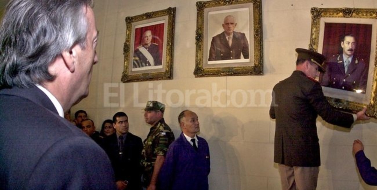 El día que Kirchner ordenó bajar el cuadro de Videla