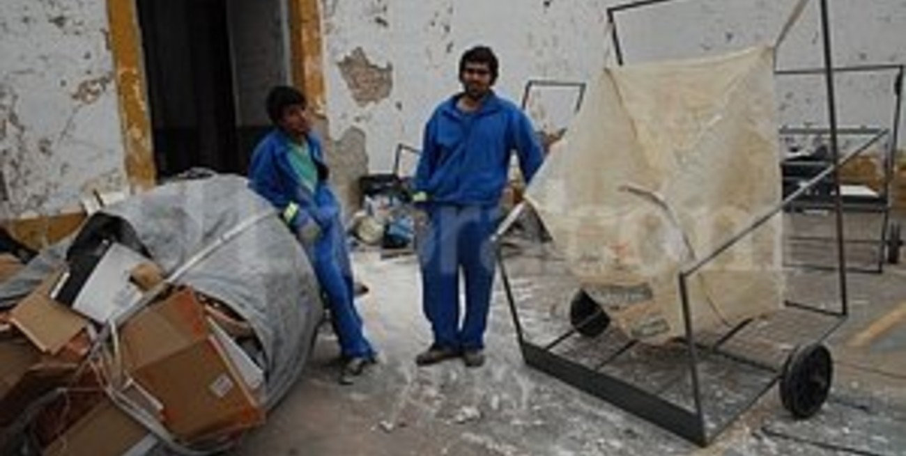 Cartoneros dejaron el caballo para juntar basura con carritos