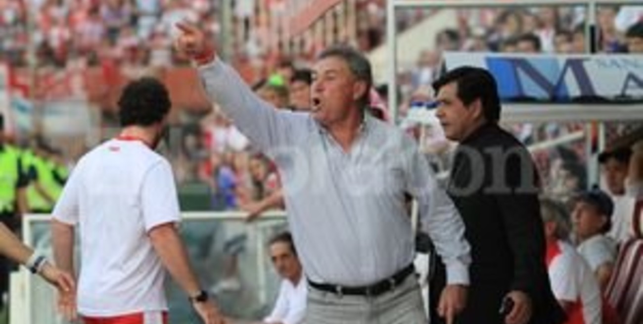 Nery Pumpido: "Tenemos que aguantar con los que están hasta el final del torneo"