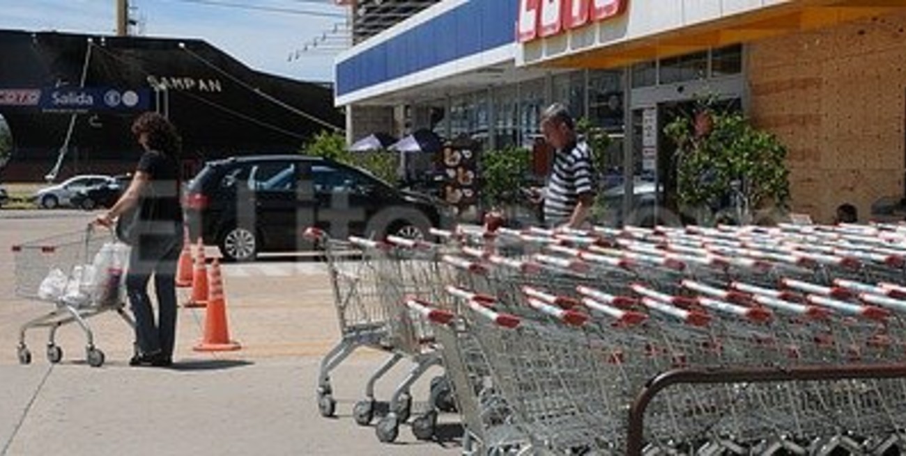 Habría descanso dominical por ley para el comercio
