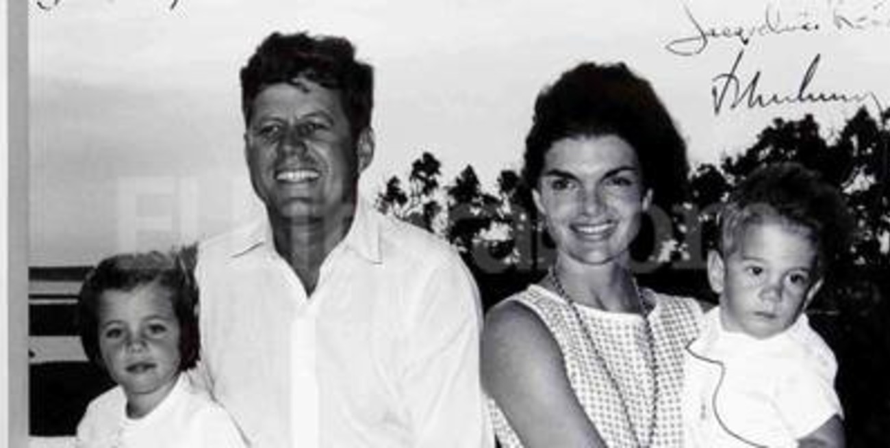 Jackie Kennedy continúa siendo leyenda a veinte años de su muerte    