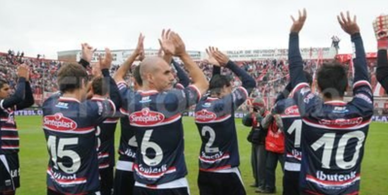 El tatengue no lo pudo aguantar y se tuvo que conformar con el empate