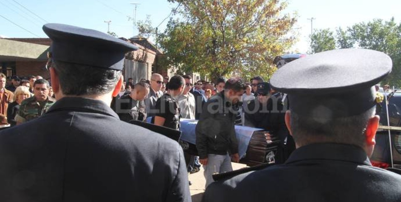 Doloroso adiós al policía asesinado
