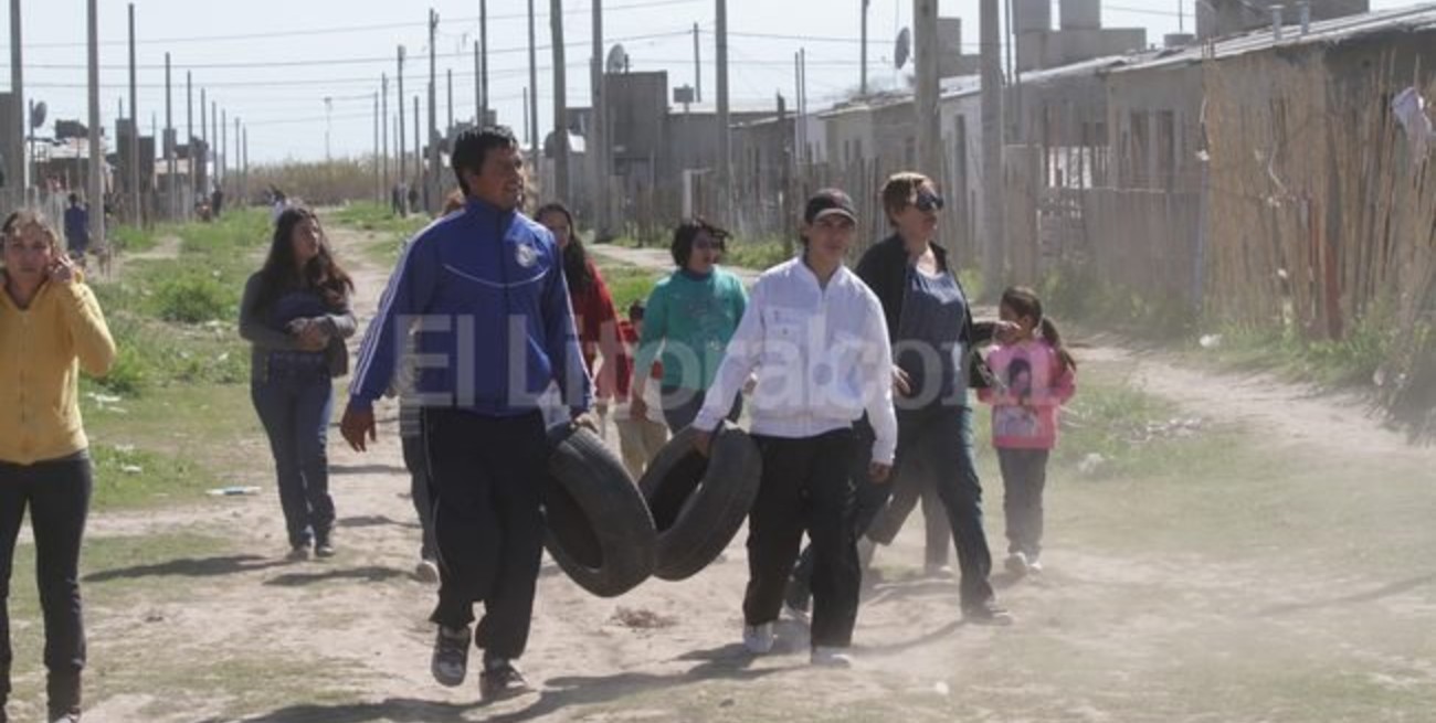 Ocupantes cortan Blas Parera