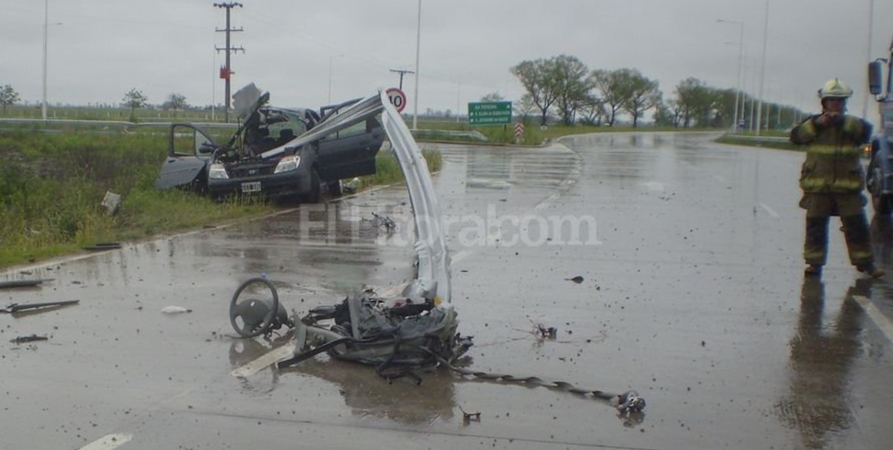 El agua acumulada por la lluvia en la ruta 19 ocasionó un accidente