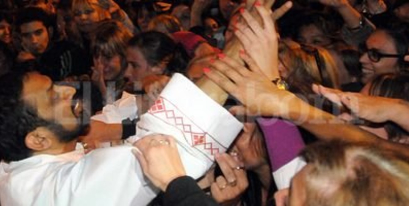 Multitudinario Vía Crucis del Padre Ignacio en Rosario