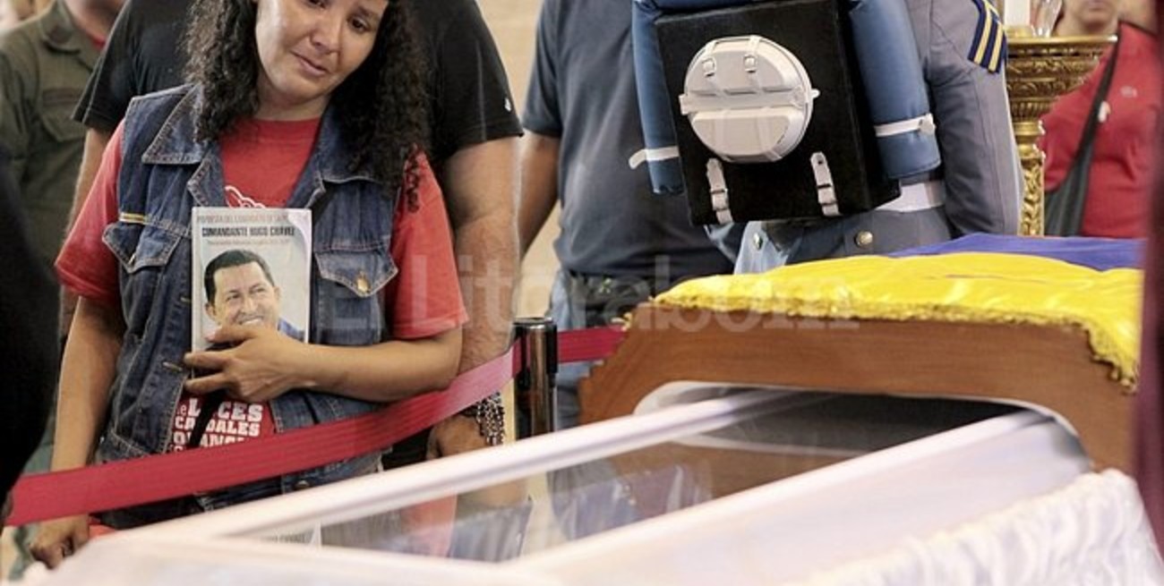 Velarán a Chávez por otros siete días y su cuerpo será embalsamado
