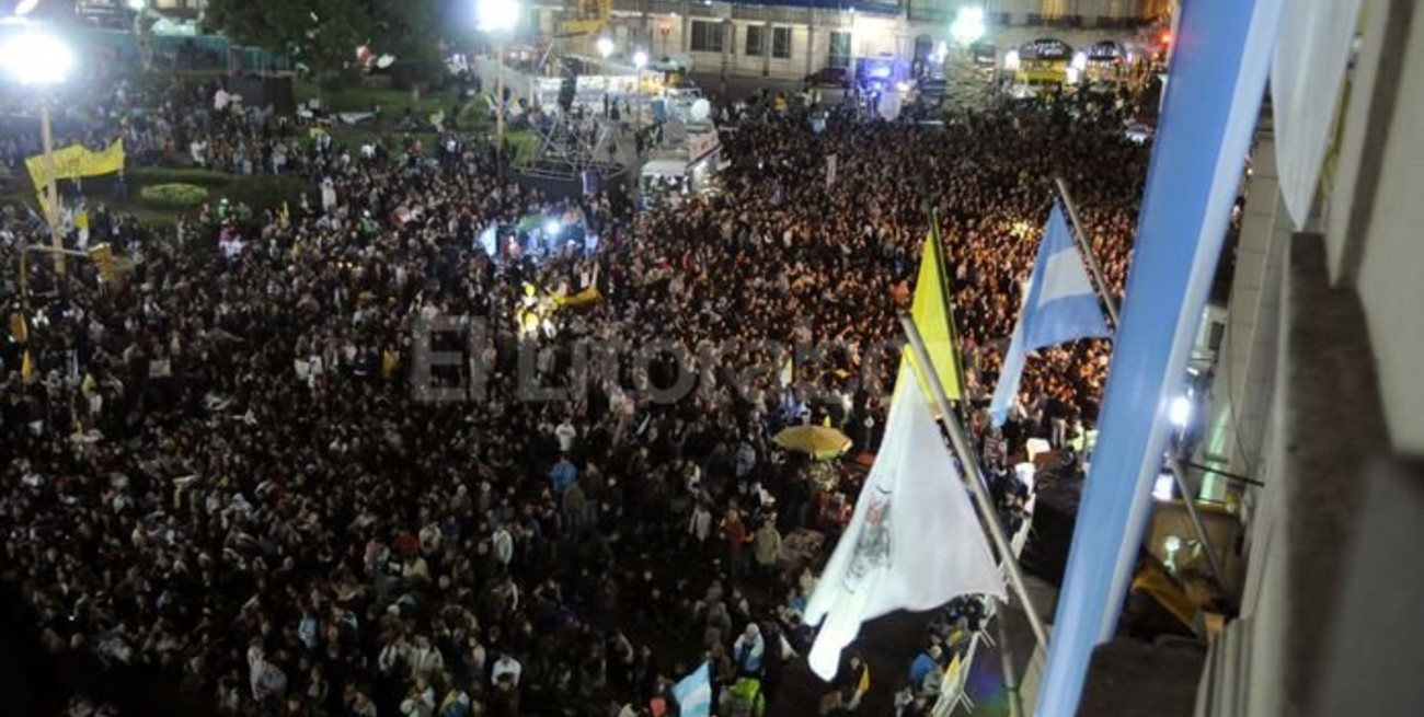 El Papa saludó a los fieles que participaron en la vigilia